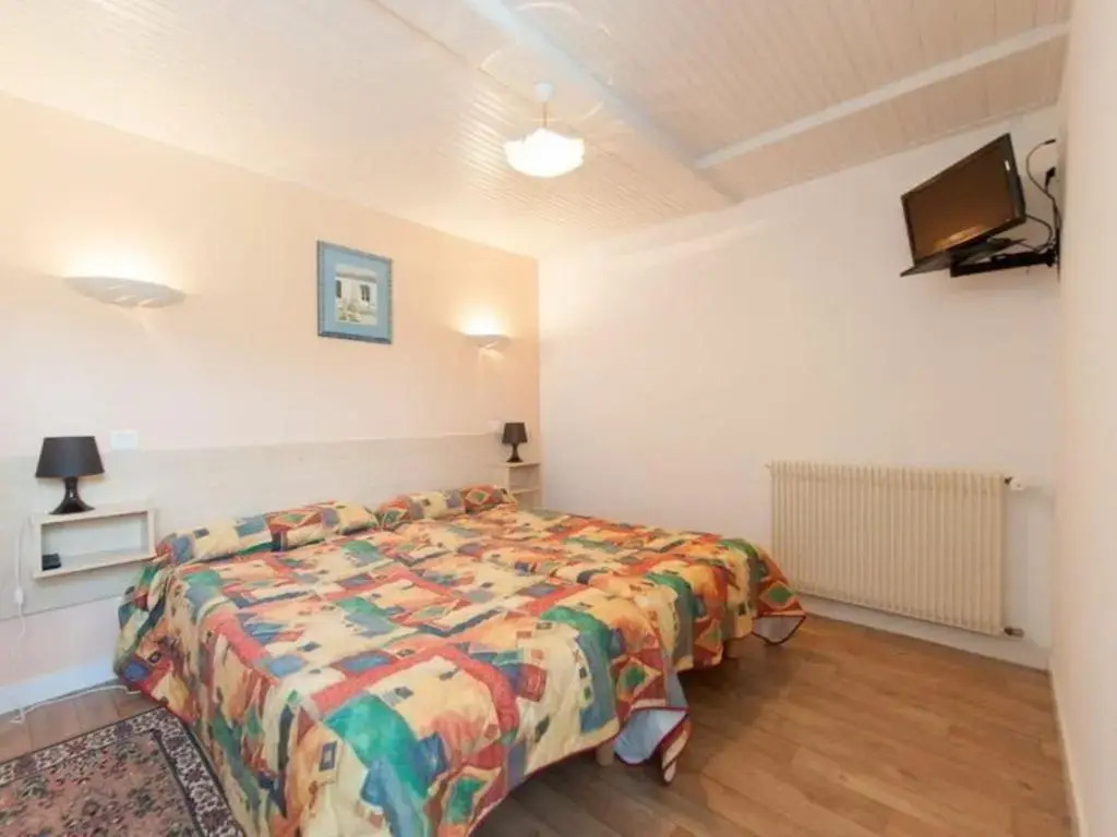 Gite Saint-Urbain, 3 pièces, 4 personnes - FR-1-426-303