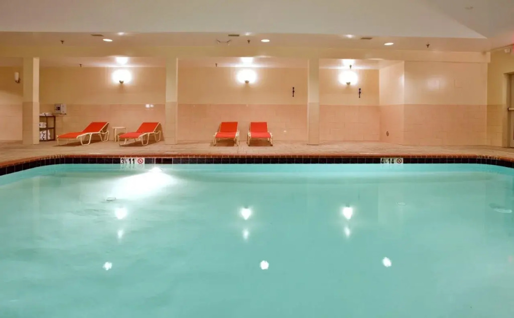 Holiday Inn Express Hotel & Suites Fredericksburg by IHG