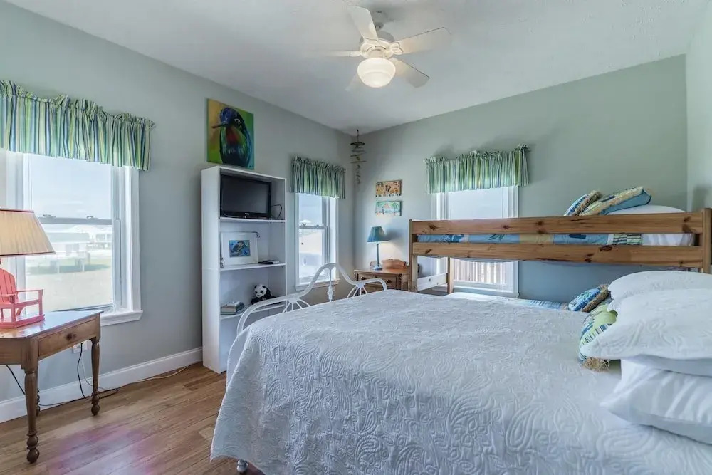 011 Chill Out Dauphin 4 Bedroom Home