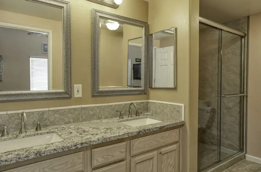 307 Casa Bella 2 Bedroom Condo by Redawning