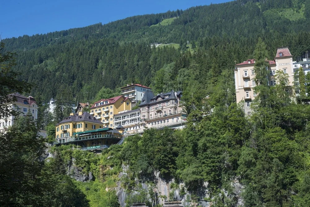 Spacious Apartment With Mountain View