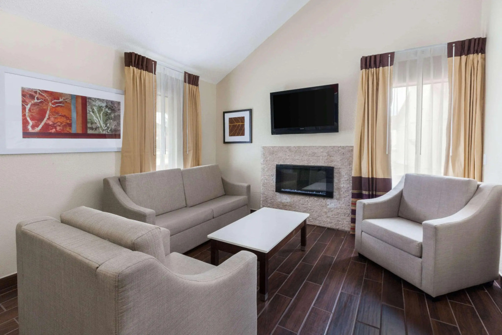 Hawthorn Suites by Wyndham Southfield