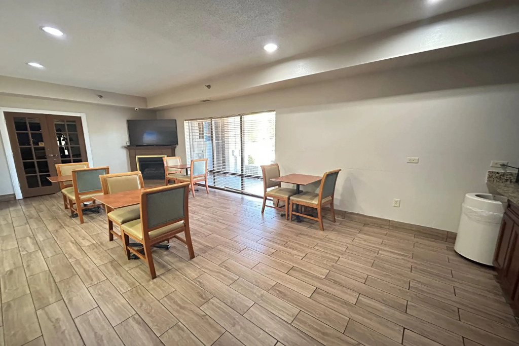Days Inn & Suites by Wyndham Stockbridge South Atlanta