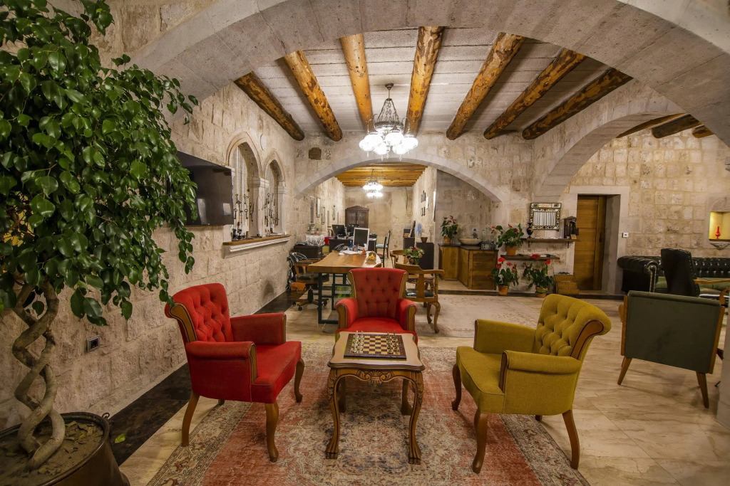 Hera Cave Suites