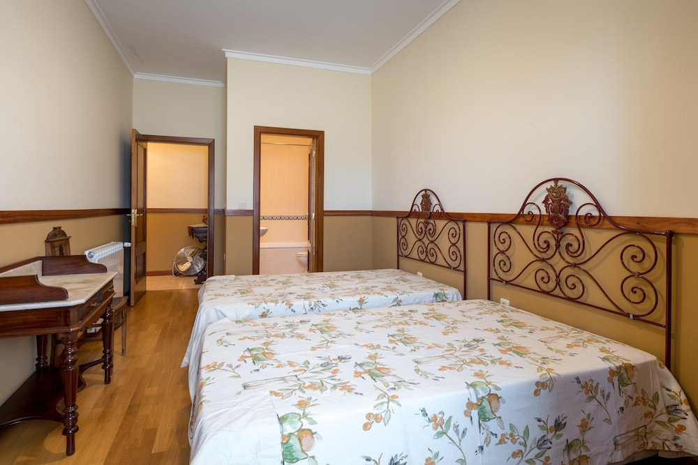 Holiday Home on Estate With Vineyards, Olive Groves and Swimming Pool