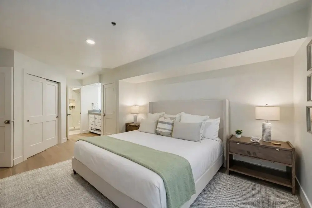 Woodside Avenue Retreat 1375 2 Bedroom Condo