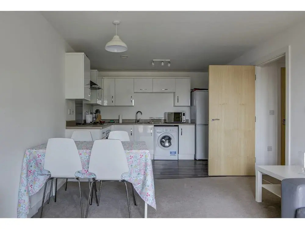 Large, Spacious and Modern apt for 4 in Manchester