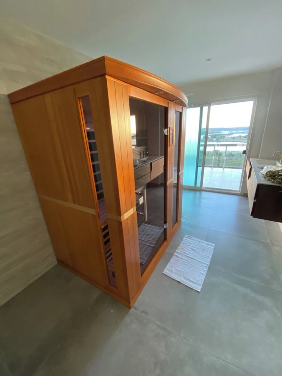 Designer Condo - Sleeps 6 With Sauna