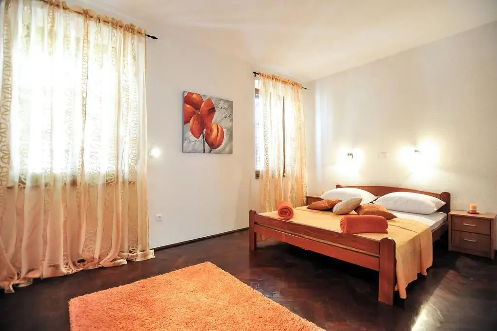 Apartment Doni