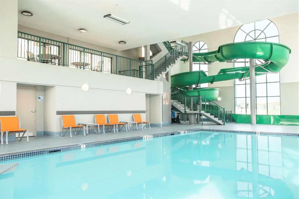 Holiday Inn Express & Suites Medicine Hat by IHG