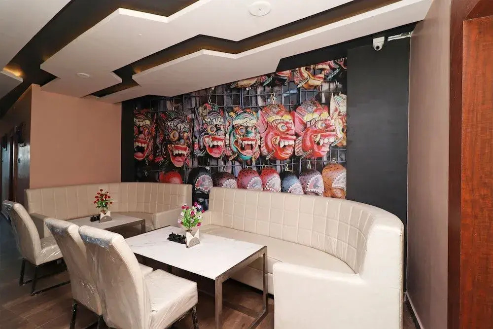 OYO 28645 Nirmalya Plaza