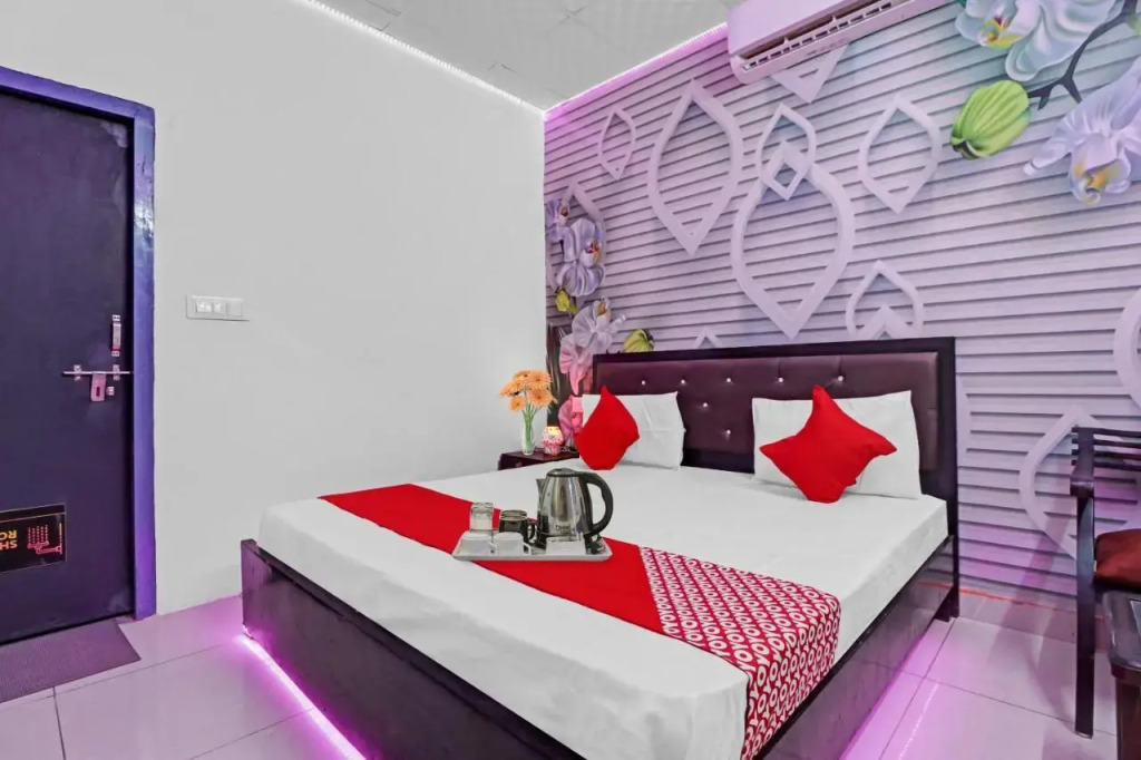 OYO 88123 Hotel Small Town