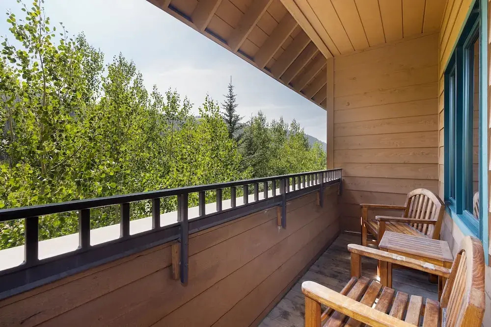 8115 Arapahoe Lodge 1 Bedroom Condo by RedAwning