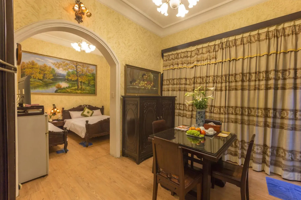 Dragon Hotel