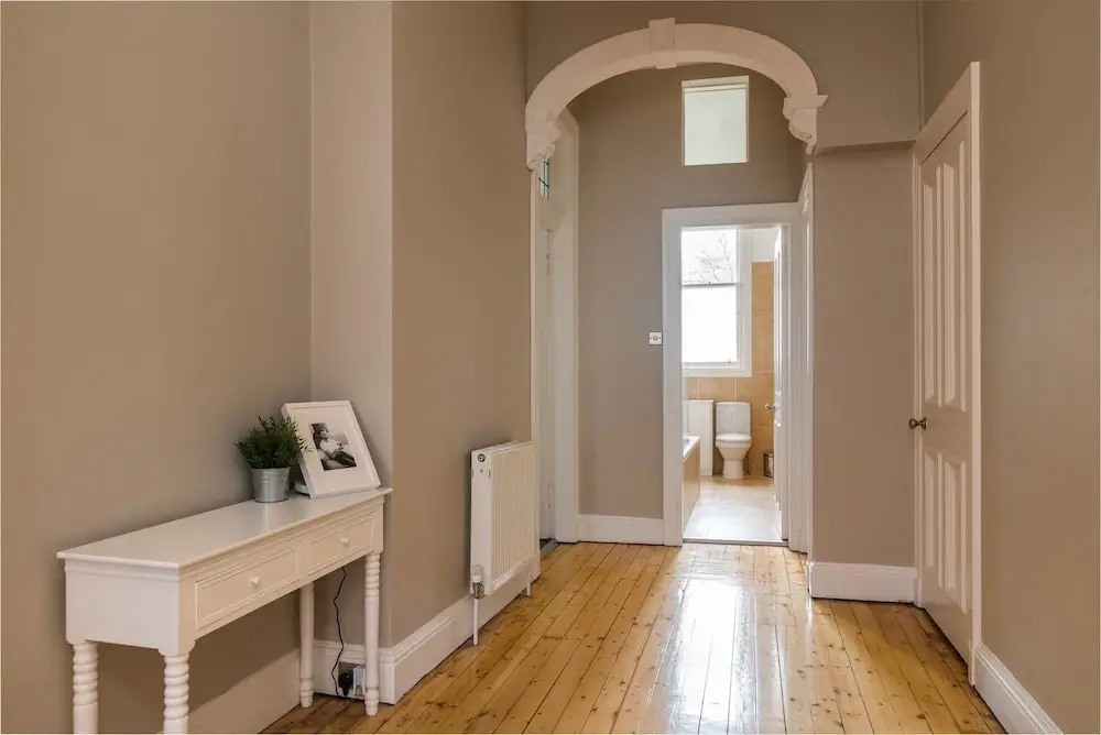 Sleek and Modern 2BR Home Near City Centre