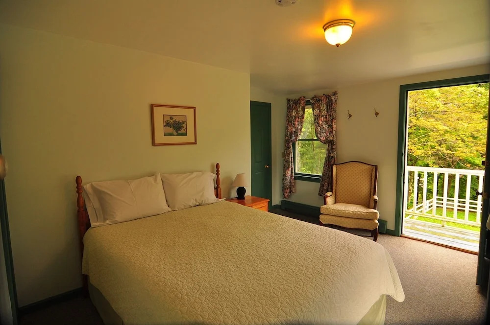 RiverWood Inn