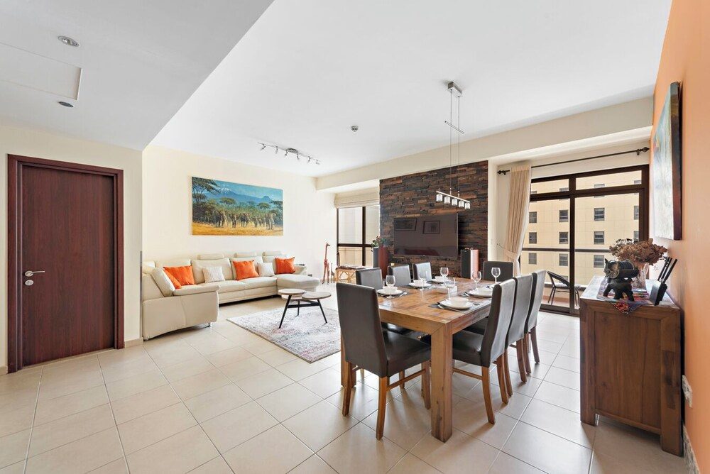 Stonetree - Spacious 2 BR - Near Beach