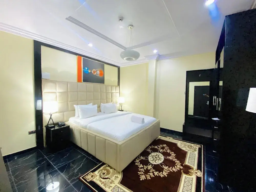 Light Spring Hotel