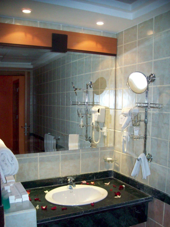 Avail Grand Hotel & Suites