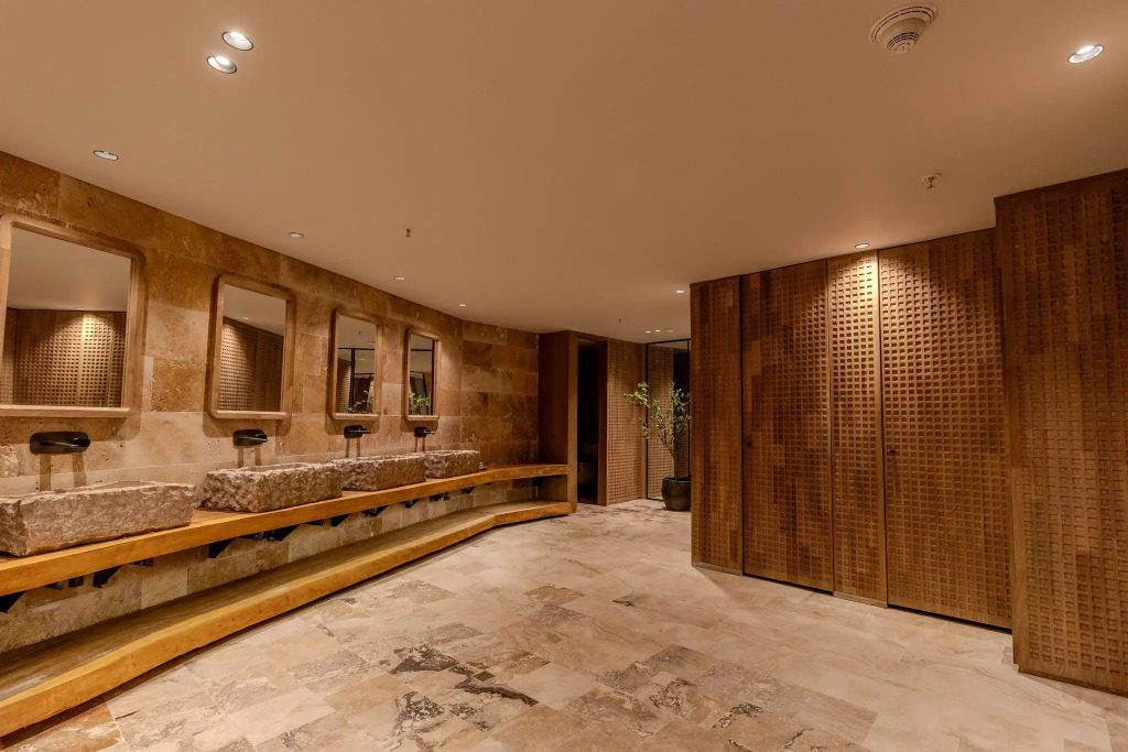 The Brown, Guatape, Autograph Collection
