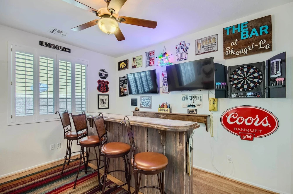 Pool Table + Bar! Family-Friendly Phoenix Retreat