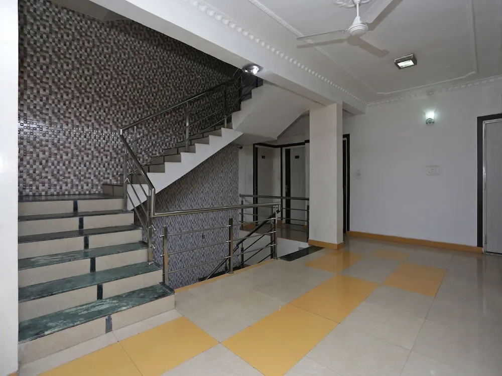 OYO 3260 Hotel Abhinav Palace