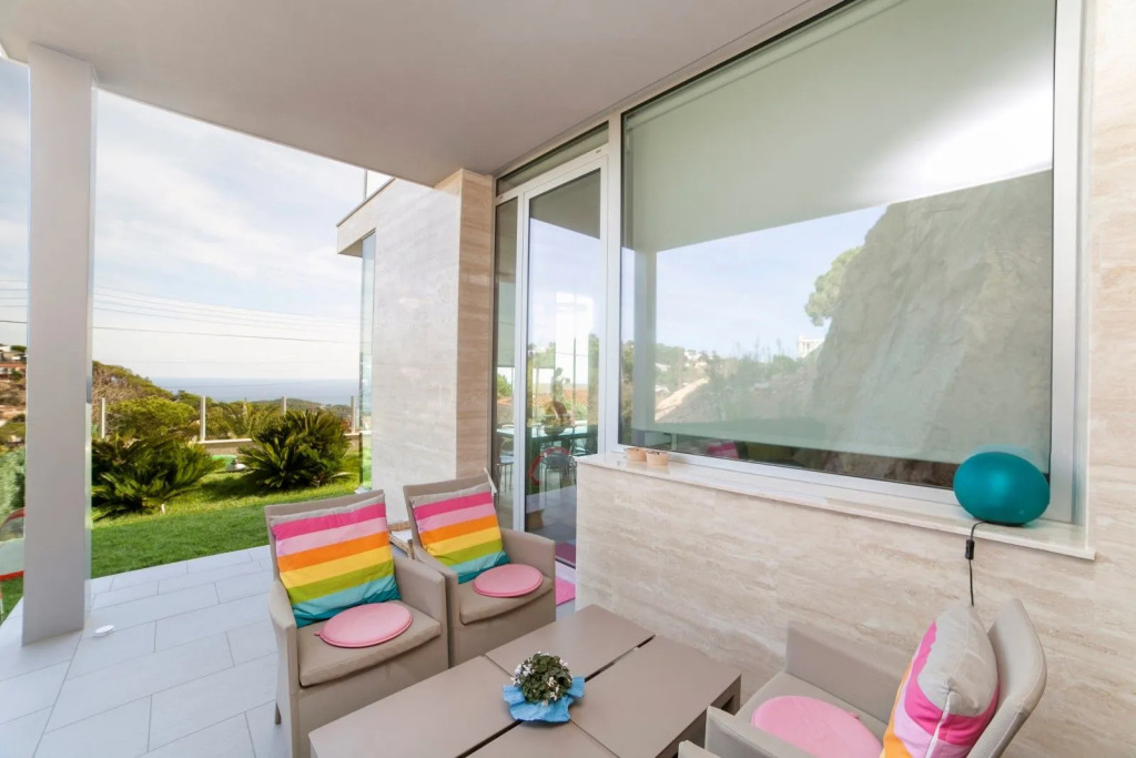 Villa Dypsis - Stunning Modern Villa With Great Views