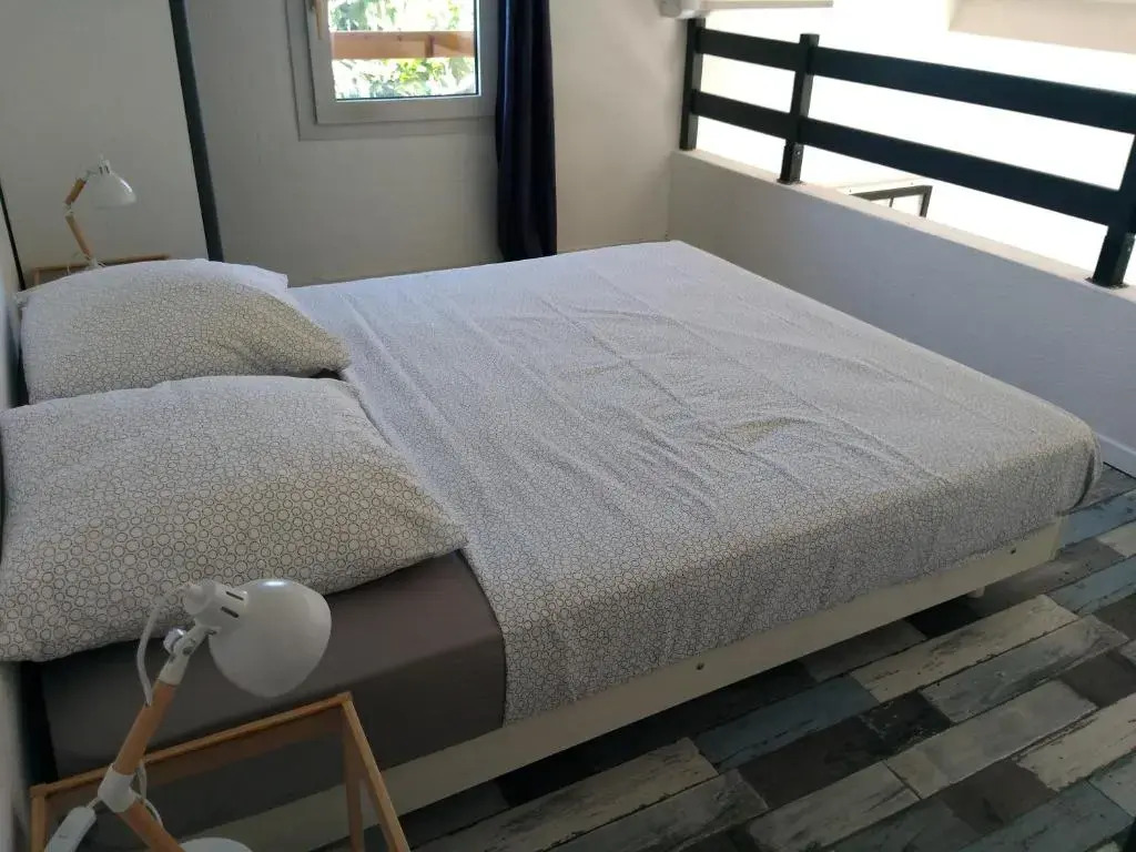 Petit Loft T2 bis mezzanine avec jardin et piscine