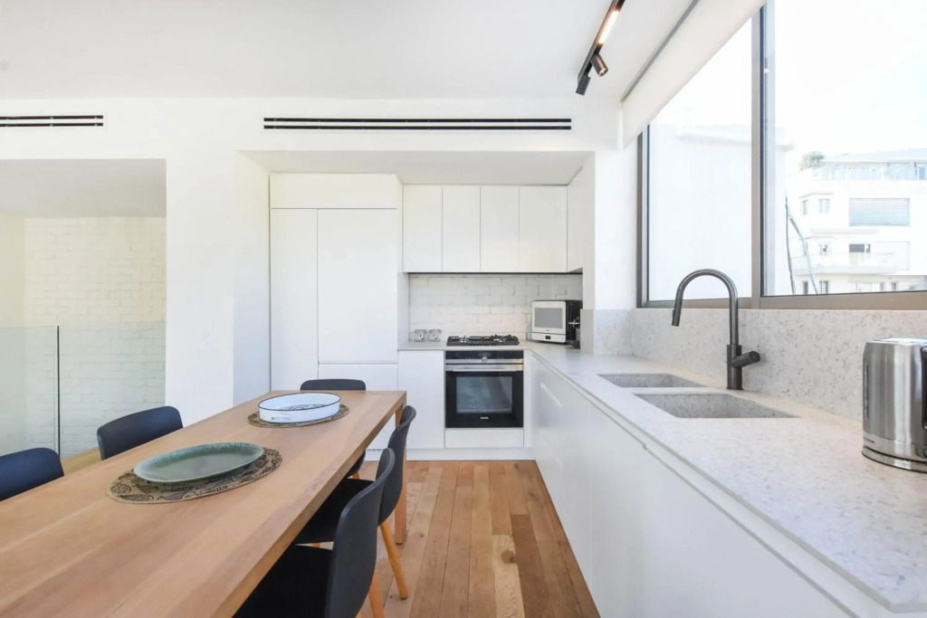 Authentic 3BR Penthouse in Ben Gurion by HolyGuest
