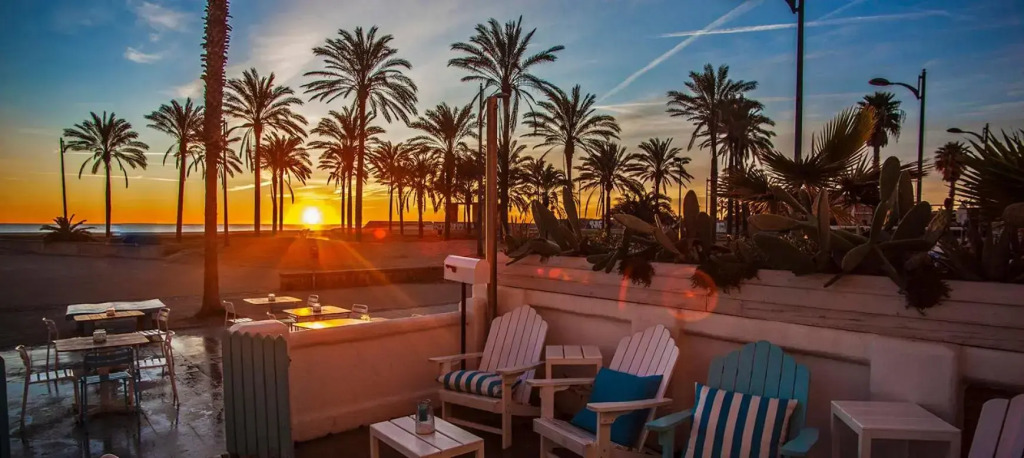 Front Sun Beach Apartment