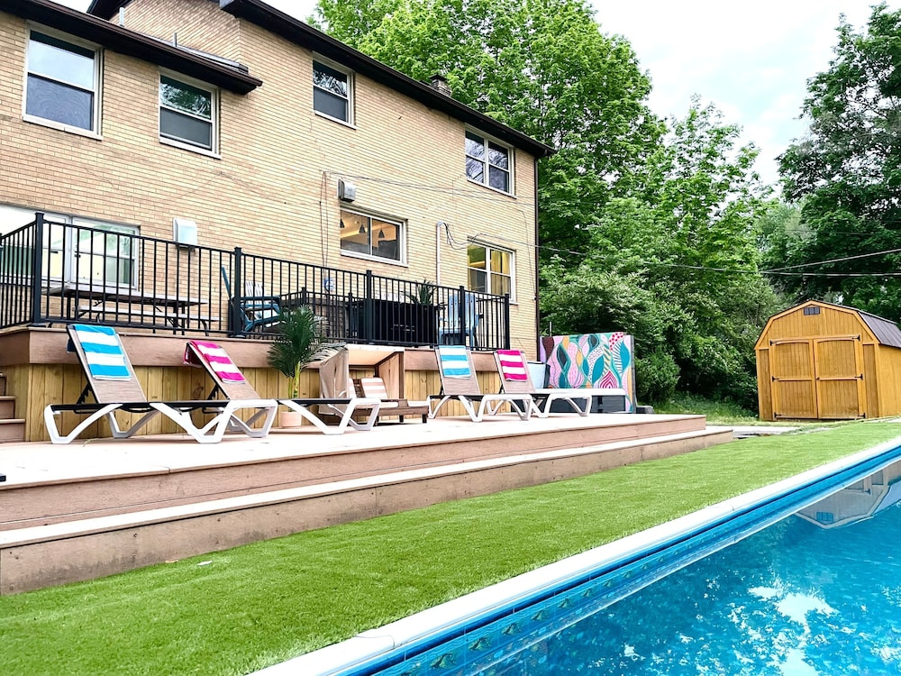 Pool Kayaks Hot Tub Game Rooms Sleeps 16