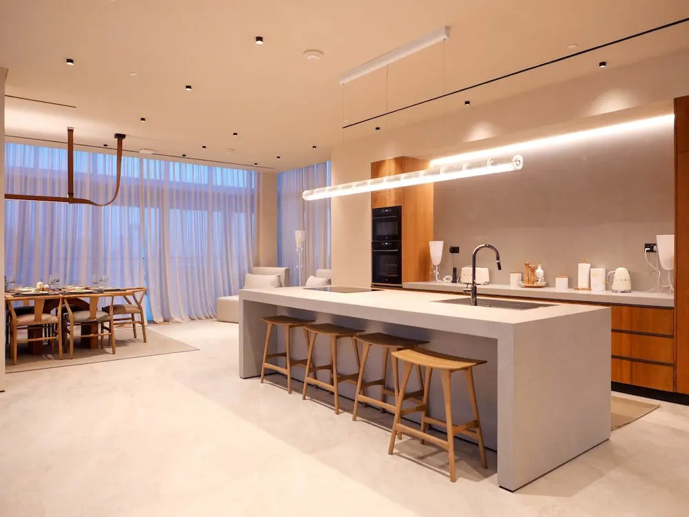 High End 4BR Penthouse With Private Pool and Skyline Views