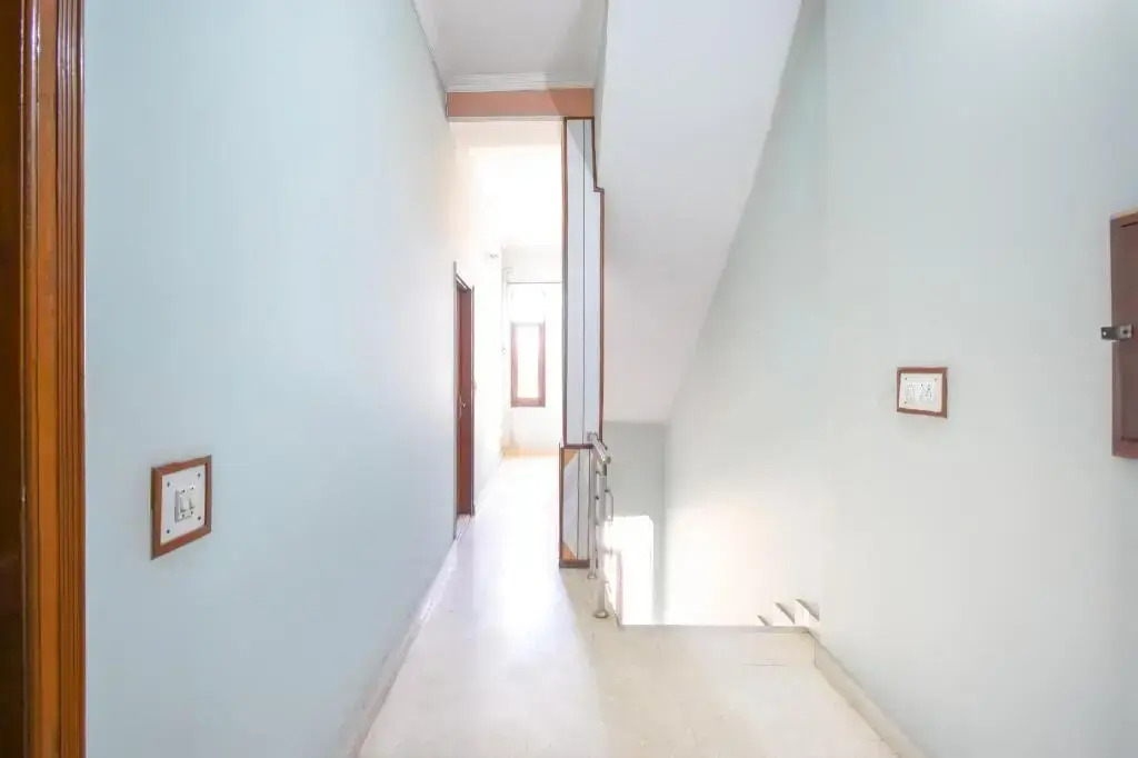 11 Inn by OYO Rooms