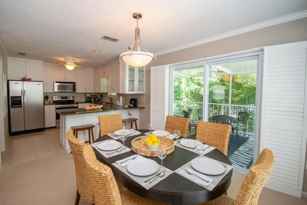 Beach Walk - 6250 Holmes #31
