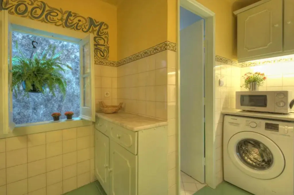 Stay local in Alfama! Deolinda central Home, amazing view
