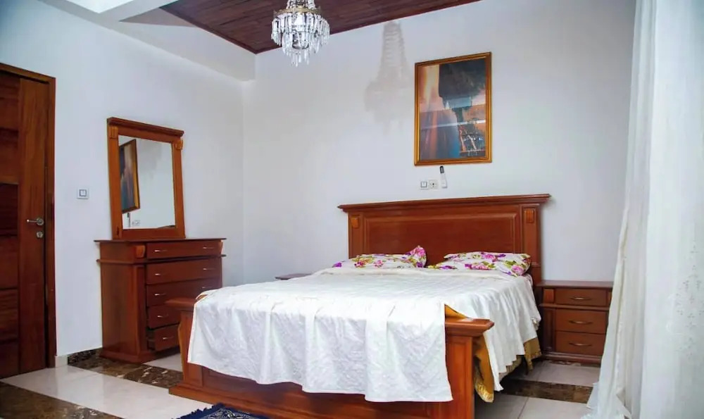Maison Blanche Biteng