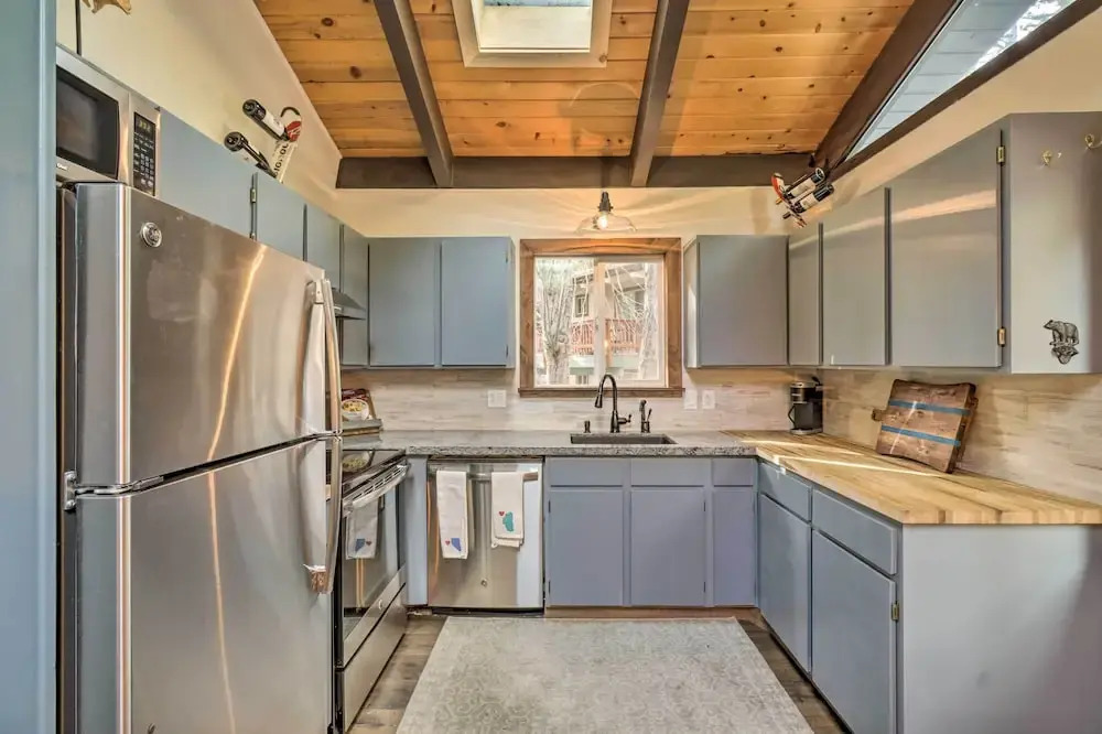Incline Village Cabin w/ Patio: 2 Mi to Beach!