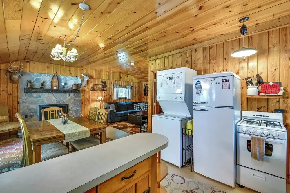 Cabin 600' to Manistee Lake Private Shared Access