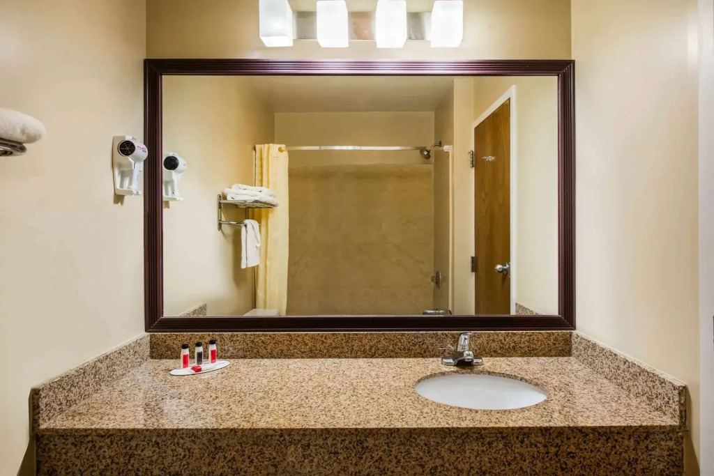 Apm Inn & Suites