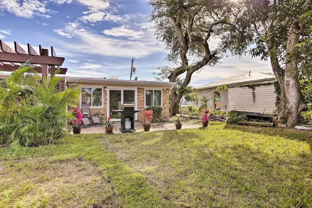 Ft. Lauderdale Townhome on Canal - 3 Mi. to Beach!