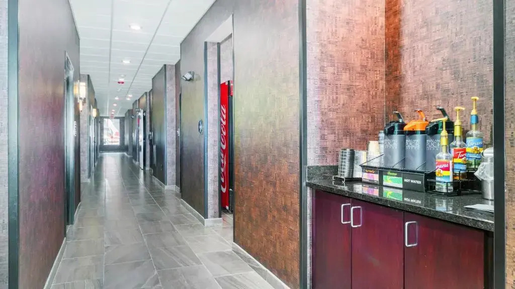 Cobblestone Hotel & Suites - Janesville