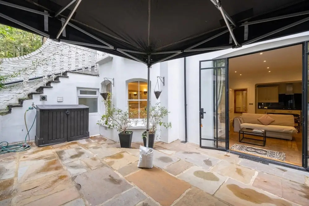 Gorgeous 2BD Flat With Patio - South Kensington!