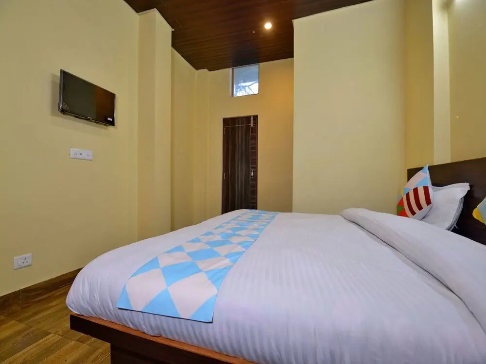 OYO 16927 Home Studio Mussoorie Hikes View