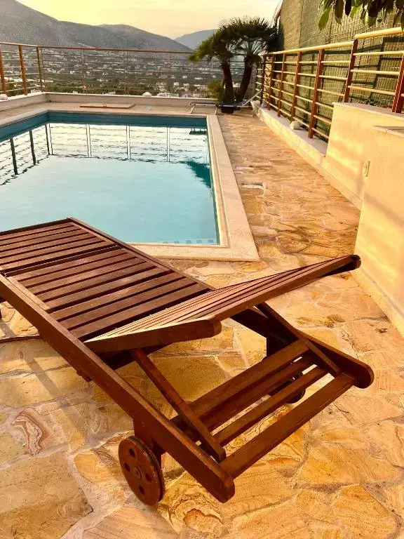 Serenity Holiday Home with self contained apartment and private pool