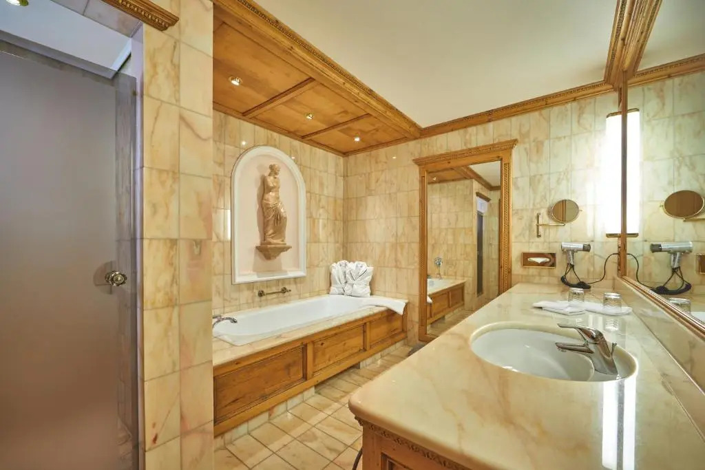 Alpenjuwel Parkhotel Wallgau 4 Sterne Superior Genusshotel mit Spa feinster Kulinarik & Golf Ihr Rückzugsort inmitten der Alpen mit Tradition und Eleganz