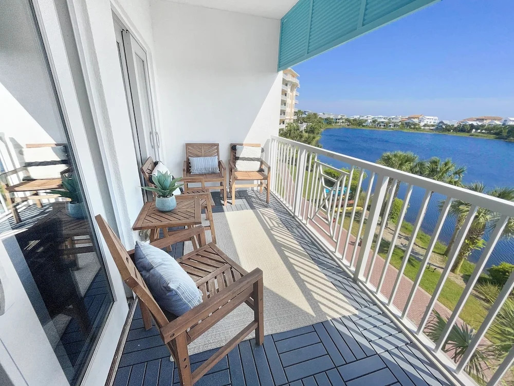 Sea La Vie 1 Bedroom Condo by RedAwning