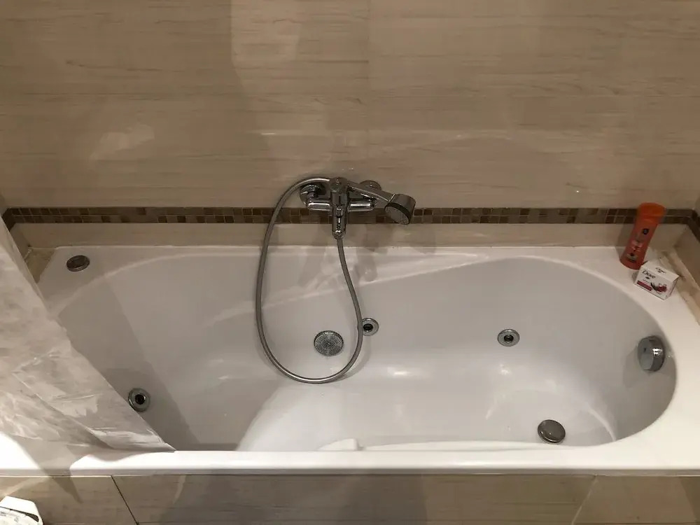 Spacious & Secure & Jacuzzi