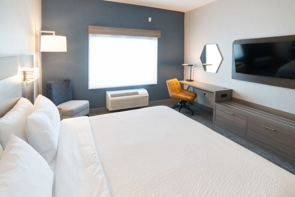Holiday Inn Express and Suites Moose Jaw by IHG