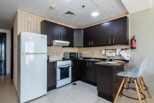 Luton Vacation Homes -Spacious Studio in Royal Oceanic, Dubai Marina