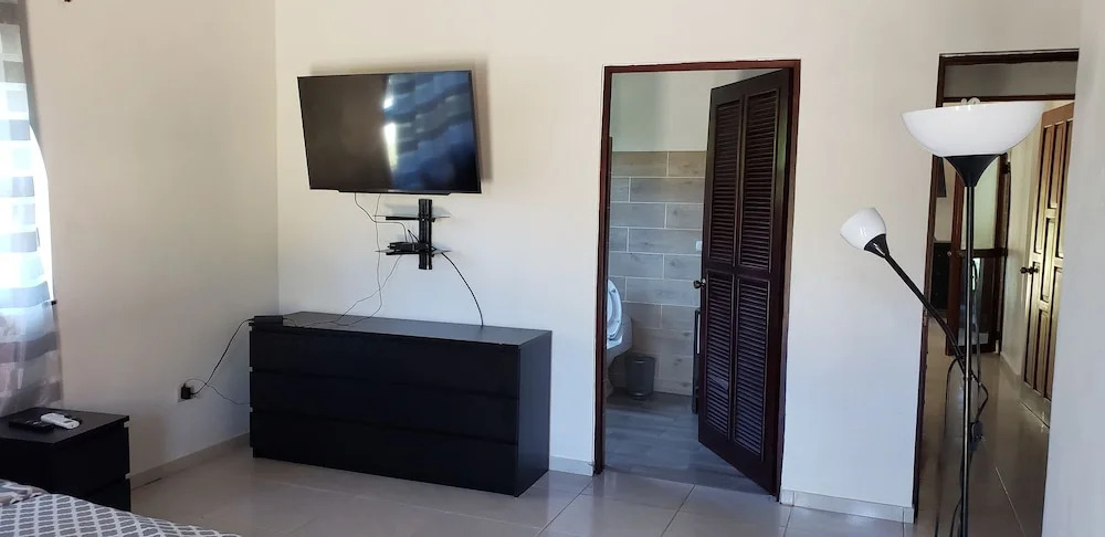 Villa 6 Bedrooms Guests Friendly